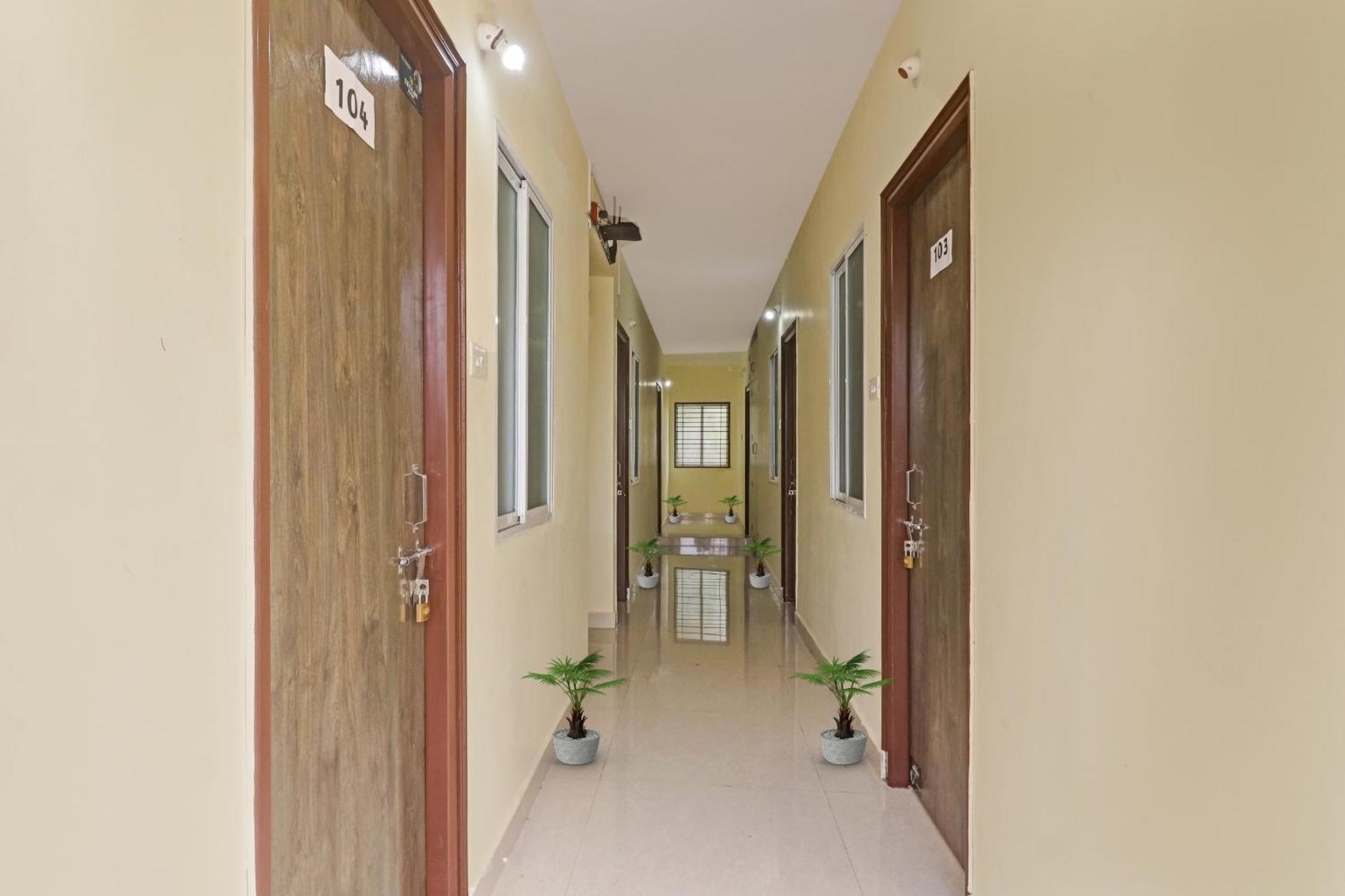 OYO 90936 Dk Reddy Square Hotel Hyderabad Eksteriør billede