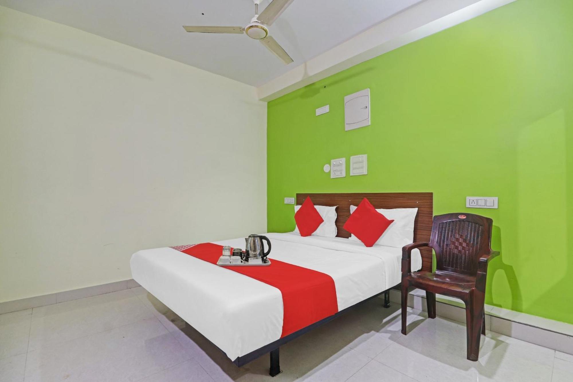 OYO 90936 Dk Reddy Square Hotel Hyderabad Eksteriør billede