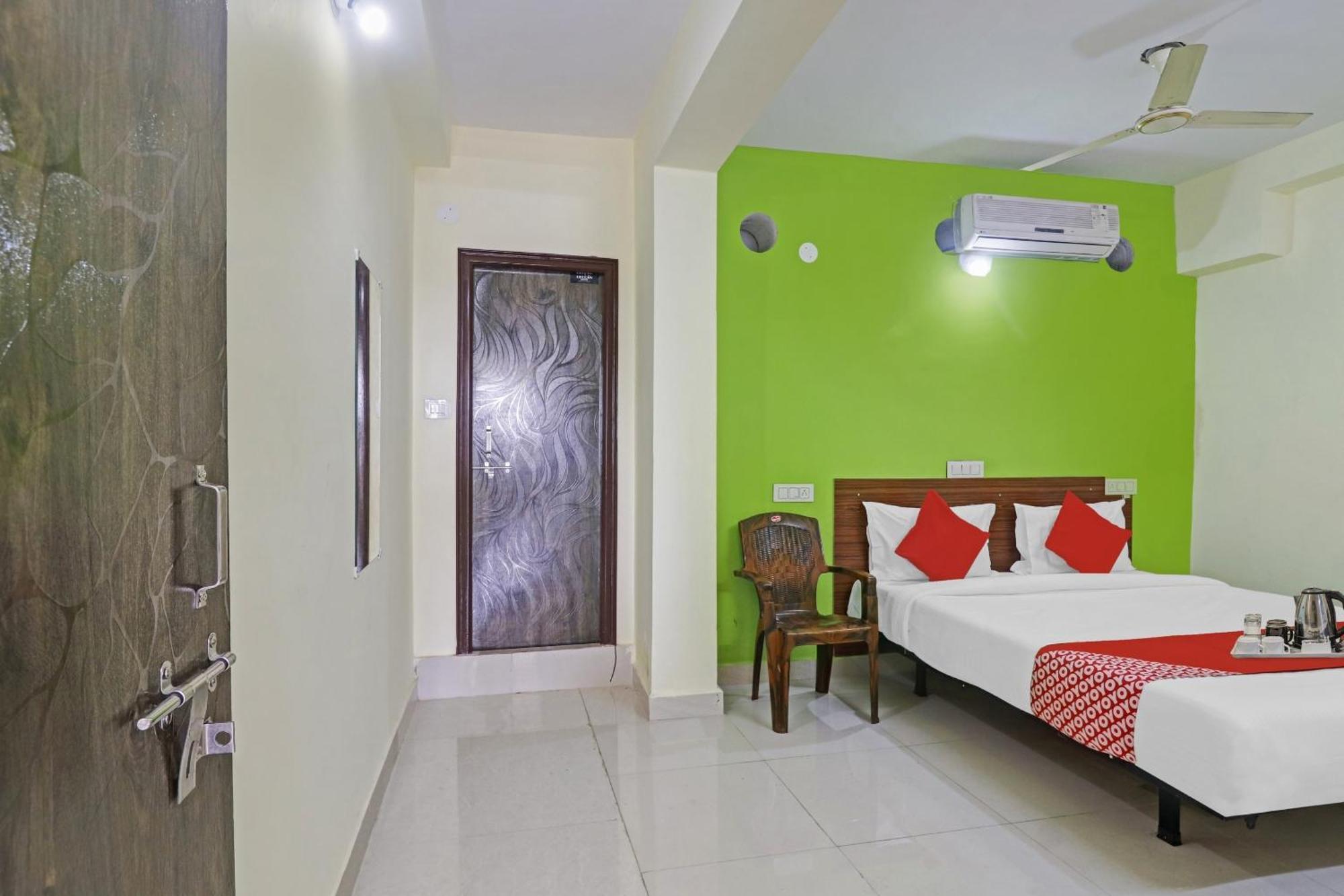 OYO 90936 Dk Reddy Square Hotel Hyderabad Eksteriør billede