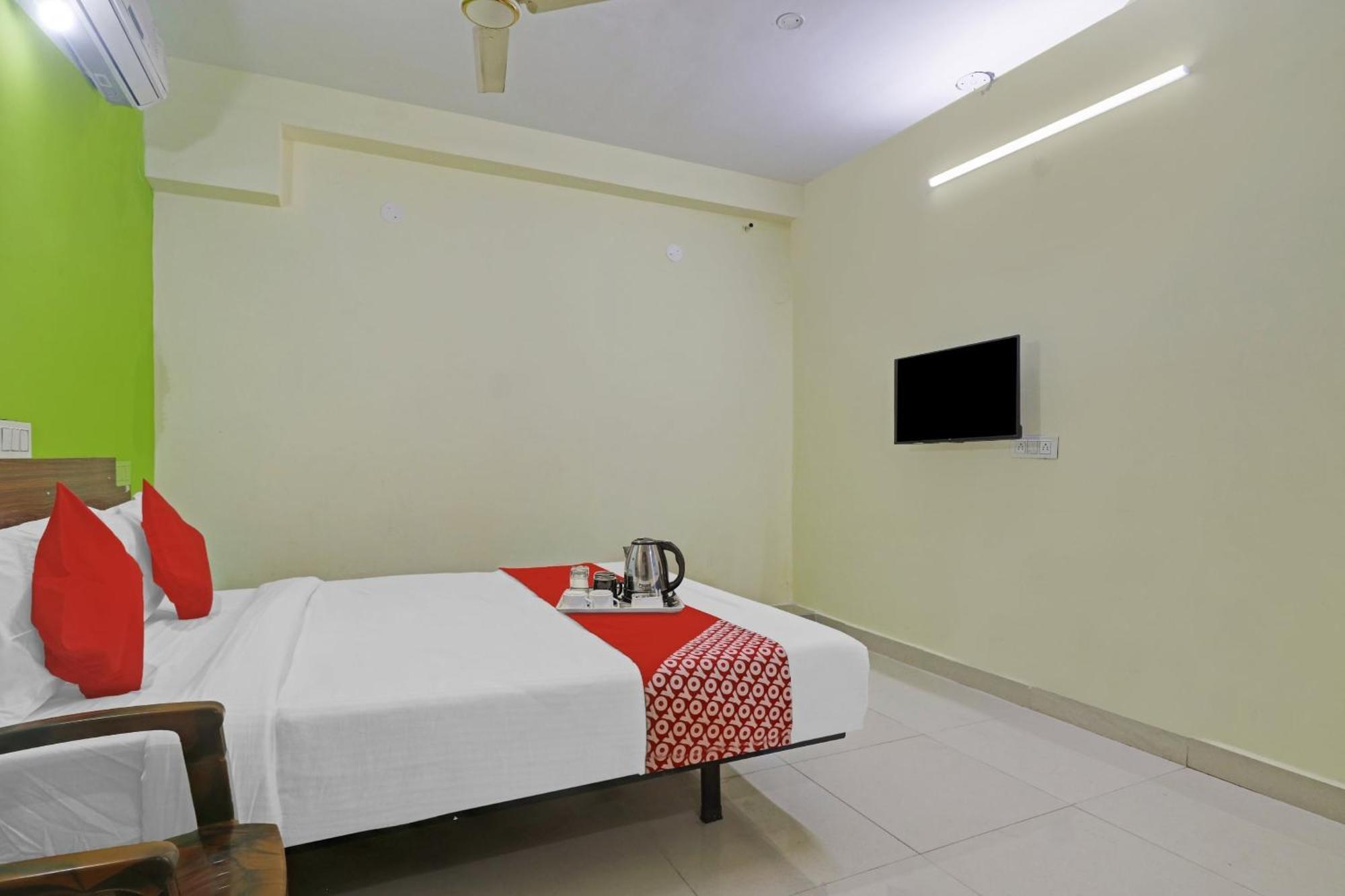 OYO 90936 Dk Reddy Square Hotel Hyderabad Eksteriør billede