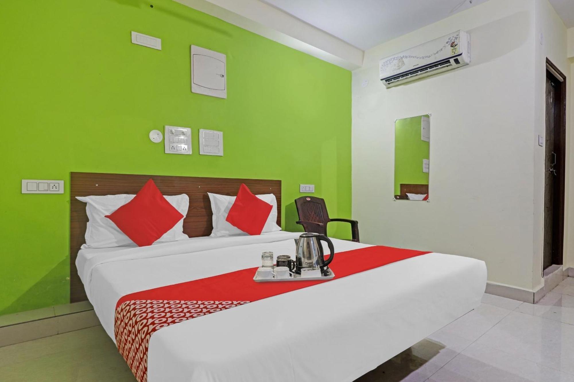 OYO 90936 Dk Reddy Square Hotel Hyderabad Eksteriør billede
