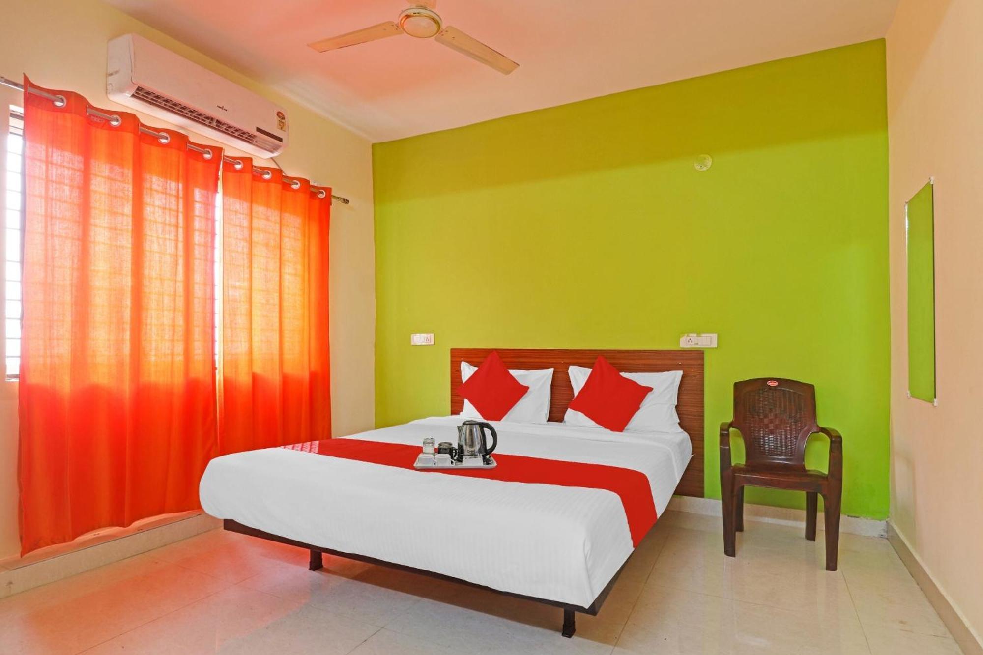 OYO 90936 Dk Reddy Square Hotel Hyderabad Eksteriør billede